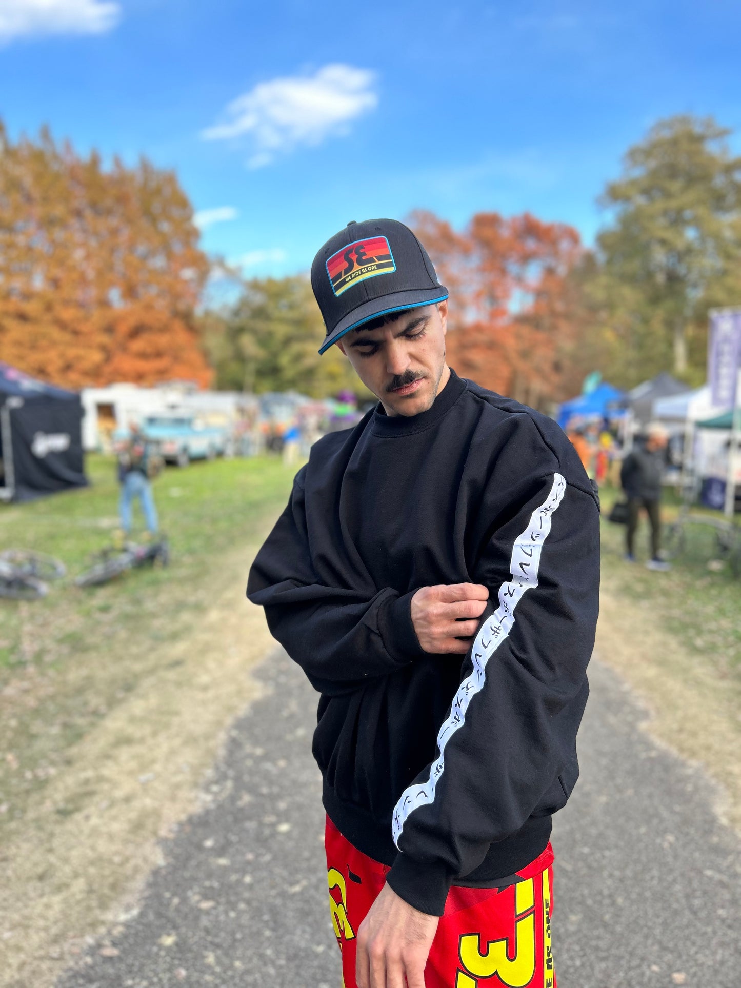 WID-WEIGHT WIDE CREWNECK SWEATSHIRT WHITE LINE